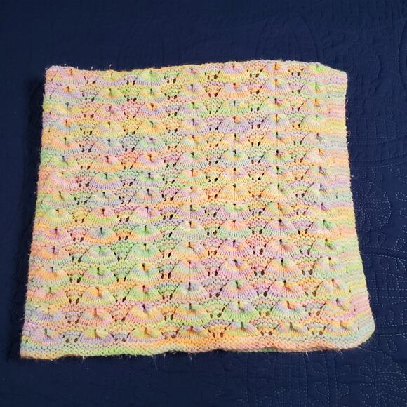 Hand Crocheted Shell Afghan Throw Chair Blanket Pastel Small Baby 43 x 36 - Picture 14 of 16